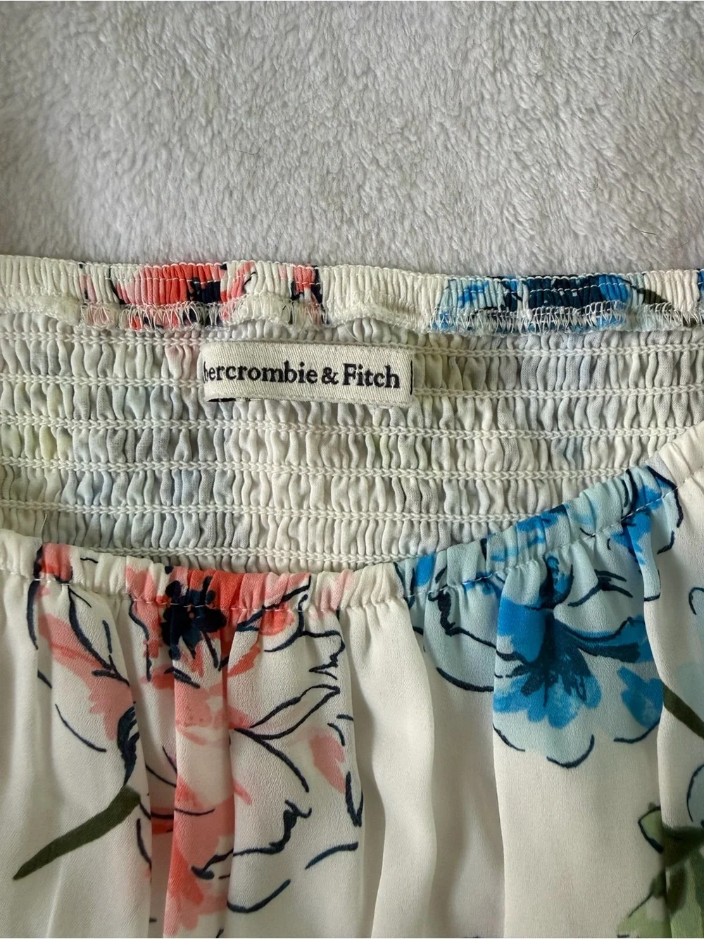 Abercrombie & Fitch White Floral Puff-Sleeve Crop Top with Blue & Coral Flowers